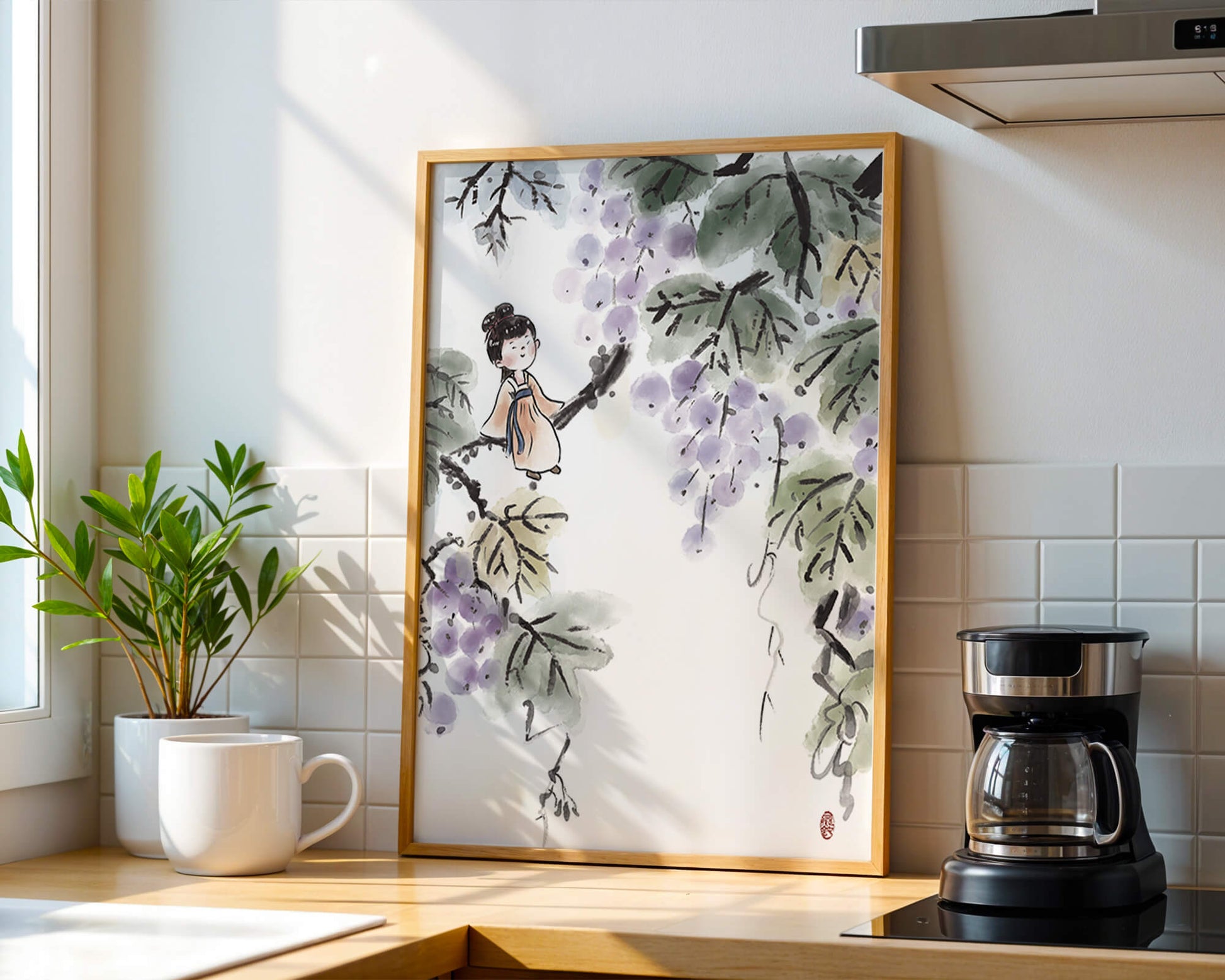 Una chica caprichosa sentada en una rama con bayas moradas y hojas verdes en estilo acuarela