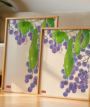 Ilustración de uvas y pepino con colores vibrantes y hojas