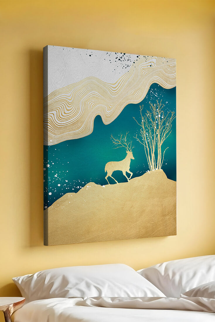 Elegante arte abstracto con ciervos dorados y temática de naturaleza.