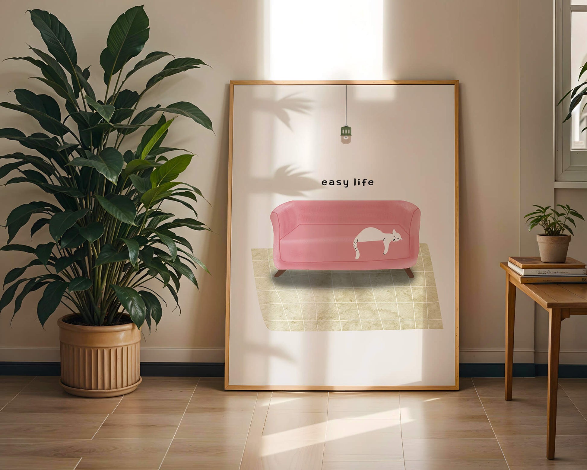 Interior minimalista con sofá rosa y gato blanco relajado