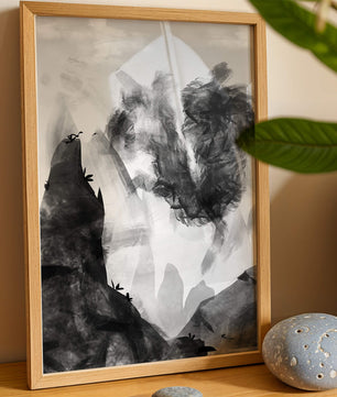 Paisaje monocromático con montañas y nubes abstractas