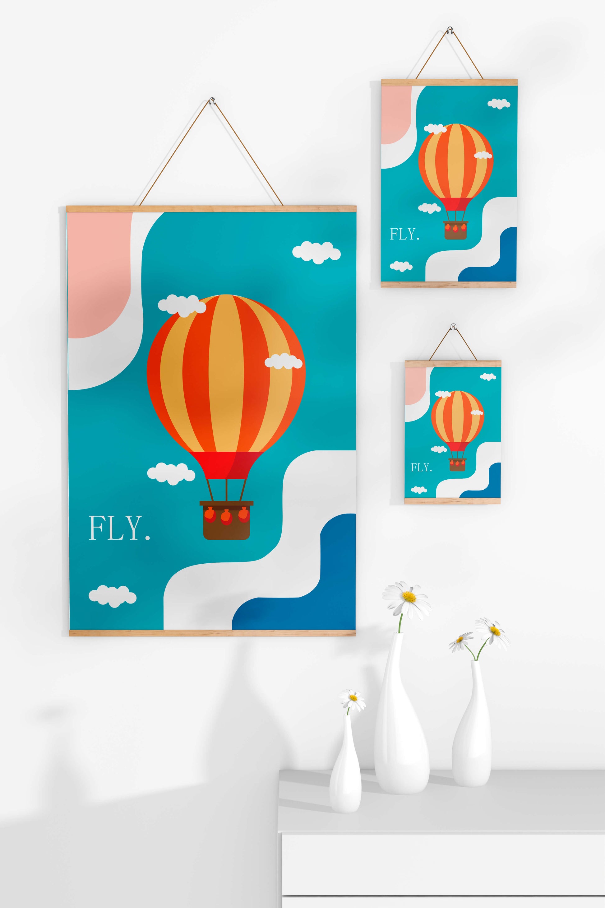 Bunte Heißluftballon-Illustration mit Wolken und abstrakten Formen