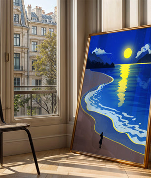 Plage au clair de lune avec montagnes et reflets sous le ciel nocturne