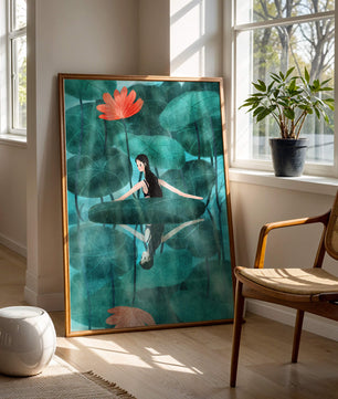 Femme réfléchissant parmi des feuilles de lotus et des fleurs avec une image miroir