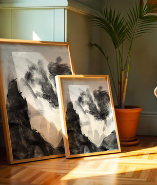 Paisaje monocromático con montañas y nubes abstractas