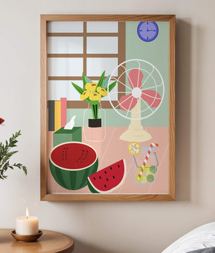 Nature morte sur le thème de l'été avec pastèque, éventail et fleurs dans un intérieur lumineux