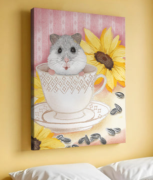 Hámster adorable en una taza de té con girasoles y semillas