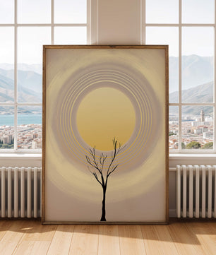 Silueta estilizada de un árbol con círculos concéntricos y un sol grande