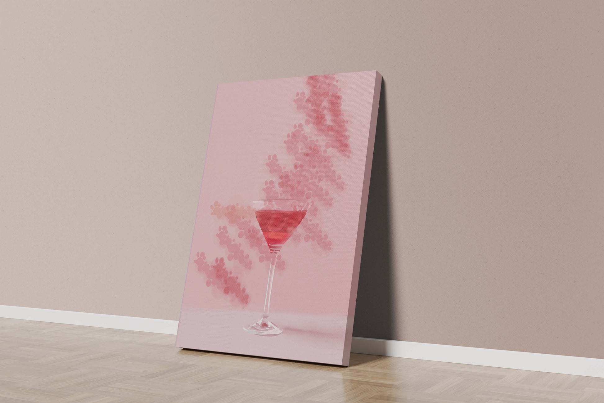 Elegante copa de cóctel roja sobre un fondo texturizado rosa