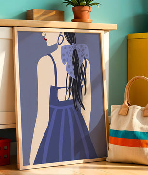 Stilvolle Illustration einer Frau mit gepunkteter Schleife und blauem Kleid