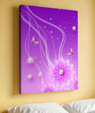 Design floral violet rêveur avec des papillons et des perles