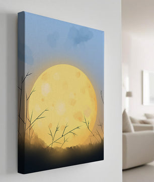 Paisaje sereno de una luna llena brillante contra un cielo crepuscular con hierba en silueta