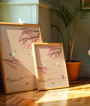 Paysage asiatique élégant avec des grues et des branches de cerisier en fleurs