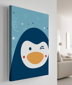 Pingüino animado juguetón sobre un fondo azul caprichoso