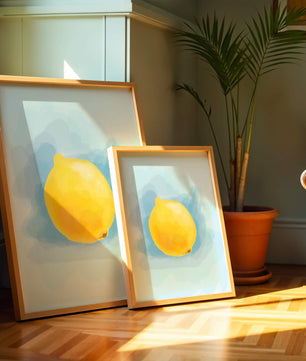 Obra de arte en acuarela de un limón sobre un fondo azul
