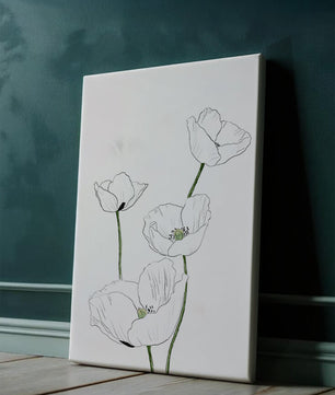 Zarte florale Linienzeichnung mit weißen Mohnblumen auf sauberem Hintergrund