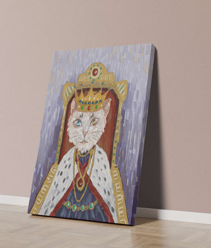 Portrait félin majestueux avec une couronne royale dorée