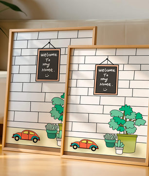 Kreidetafel-Schild mit Topfpflanzen und Spielzeugauto auf Ziegelmauer-Hintergrund