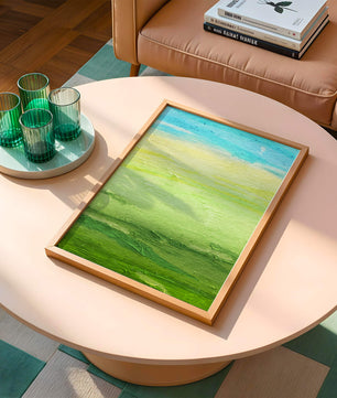 Paisaje abstracto con cielo azul y campos verdes