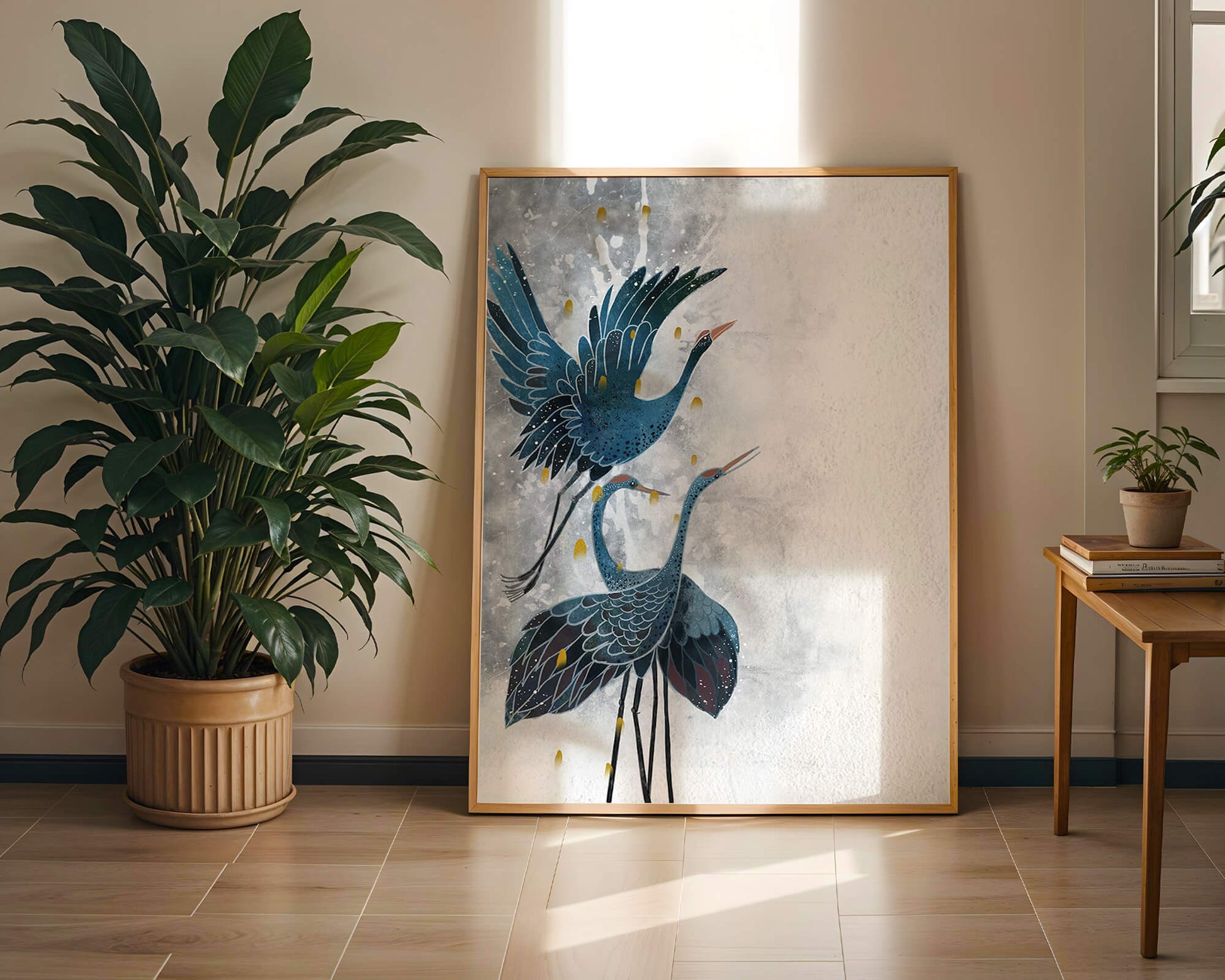 Elegante blaue Kraniche vor einem ruhigen abstrakten Hintergrund mit goldenen Akzenten
