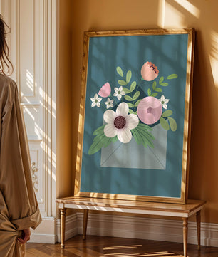 Bouquet floral illustré sortant d'une enveloppe sur un fond bleu sarcelle