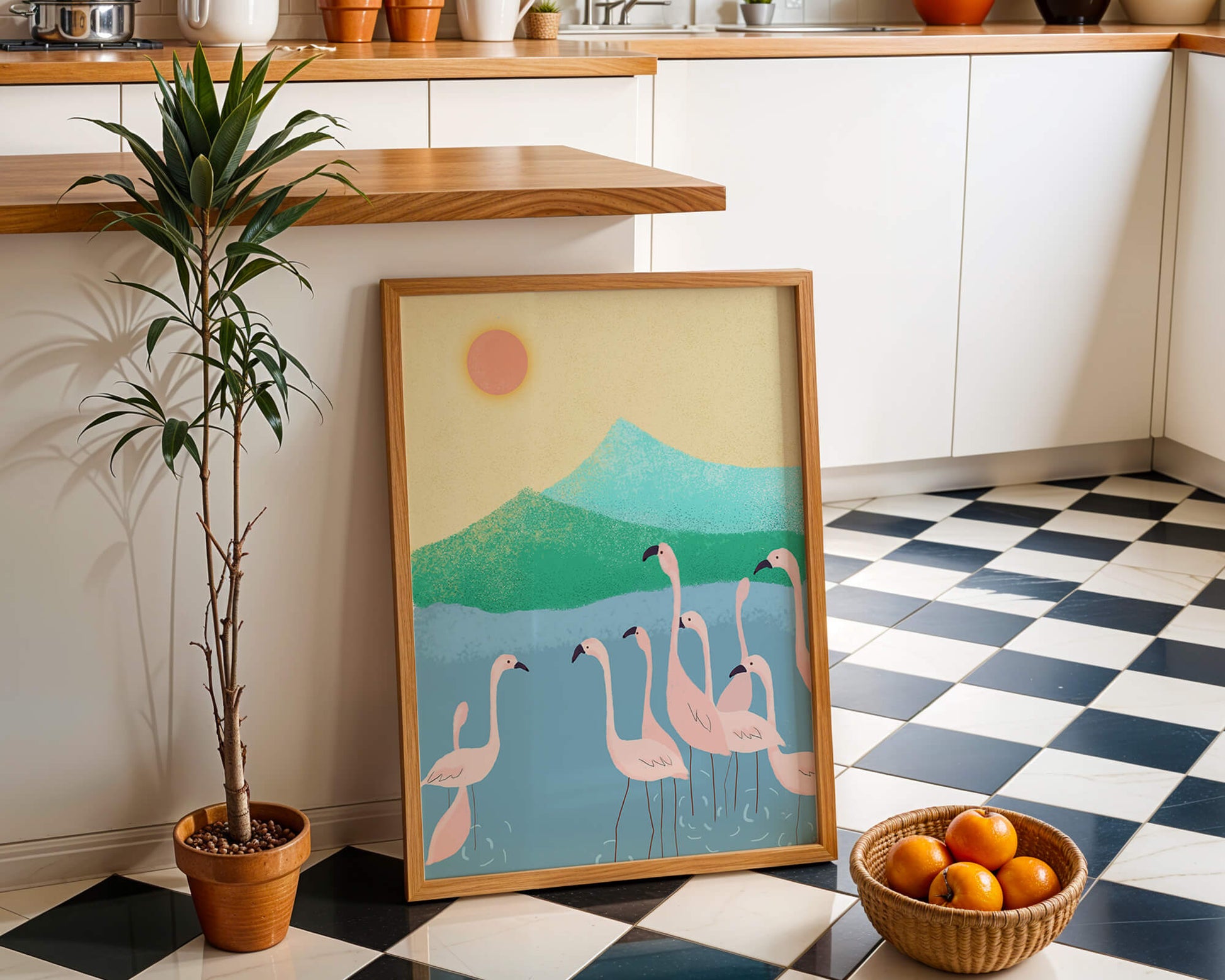 Friedliche Szene mit Flamingos in einer ruhigen Landschaft mit Bergen und Sonnenuntergang