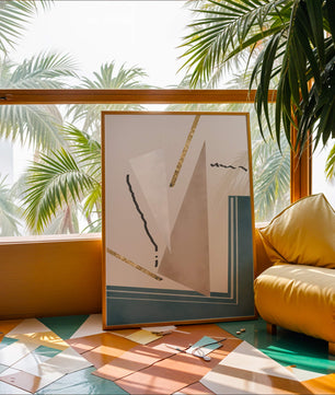 Abstraktes geometrisches Kunstwerk mit goldenen Elementen