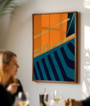 Moderne geometrische Abstraktion mit goldenen Elementen und kräftigen Farben 