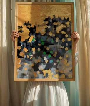 Arte abstracto con dorado y pinceladas coloridas