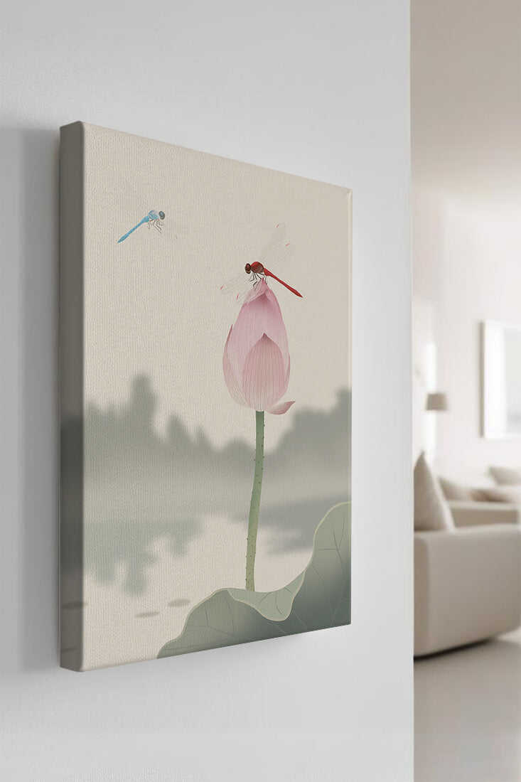 Libélulas sobre un capullo de loto con paisaje sereno