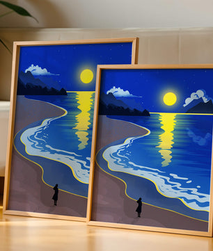 Plage au clair de lune avec montagnes et reflets sous le ciel nocturne