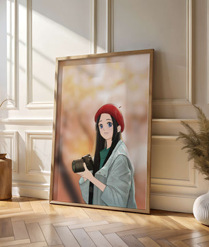 Chica de anime con boina roja sosteniendo una cámara durante el otoño