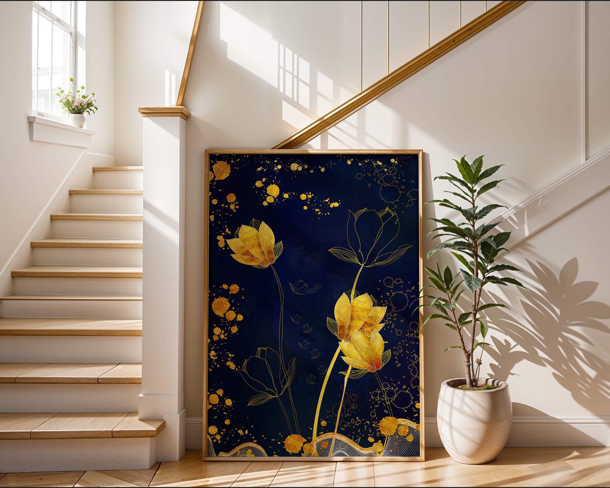 Diseño floral elegante con flores doradas sobre fondo azul marino
