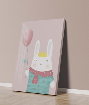 Ilustración adorable de un conejo con globo rosa y corona dorada