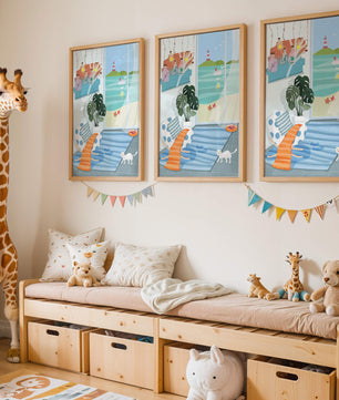 Habitación acogedora con vista al mar y faro a través de la ventana