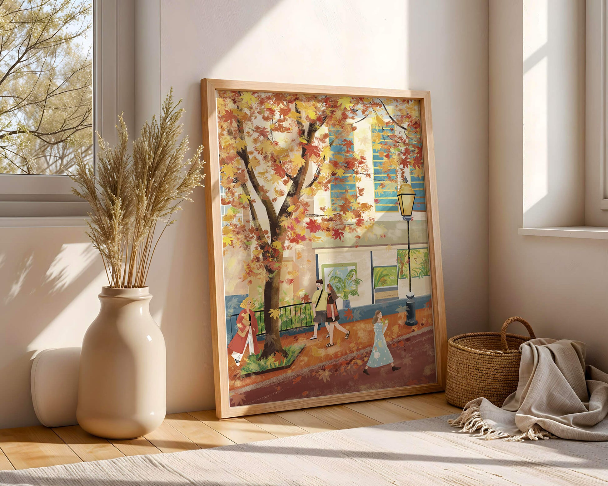 Calle de la ciudad en otoño con hojas coloridas y personas caminando