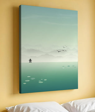 Paisaje sereno con pagoda y aves sobre un lago brumoso