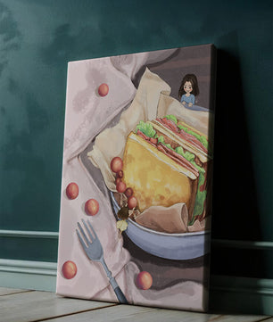 Niñas miniatura caprichosas cerca de un sándwich con tomates y tenedor