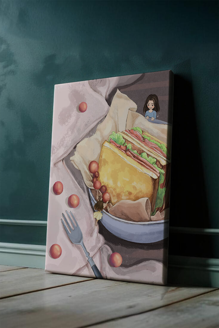 Niñas miniatura caprichosas cerca de un sándwich con tomates y tenedor