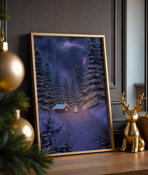 Winternachtlandschaft mit verschneiter Hütte und Kiefernwald