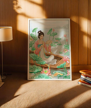Femme élégante en tenue traditionnelle assise dans une barque parmi des fleurs de lotus