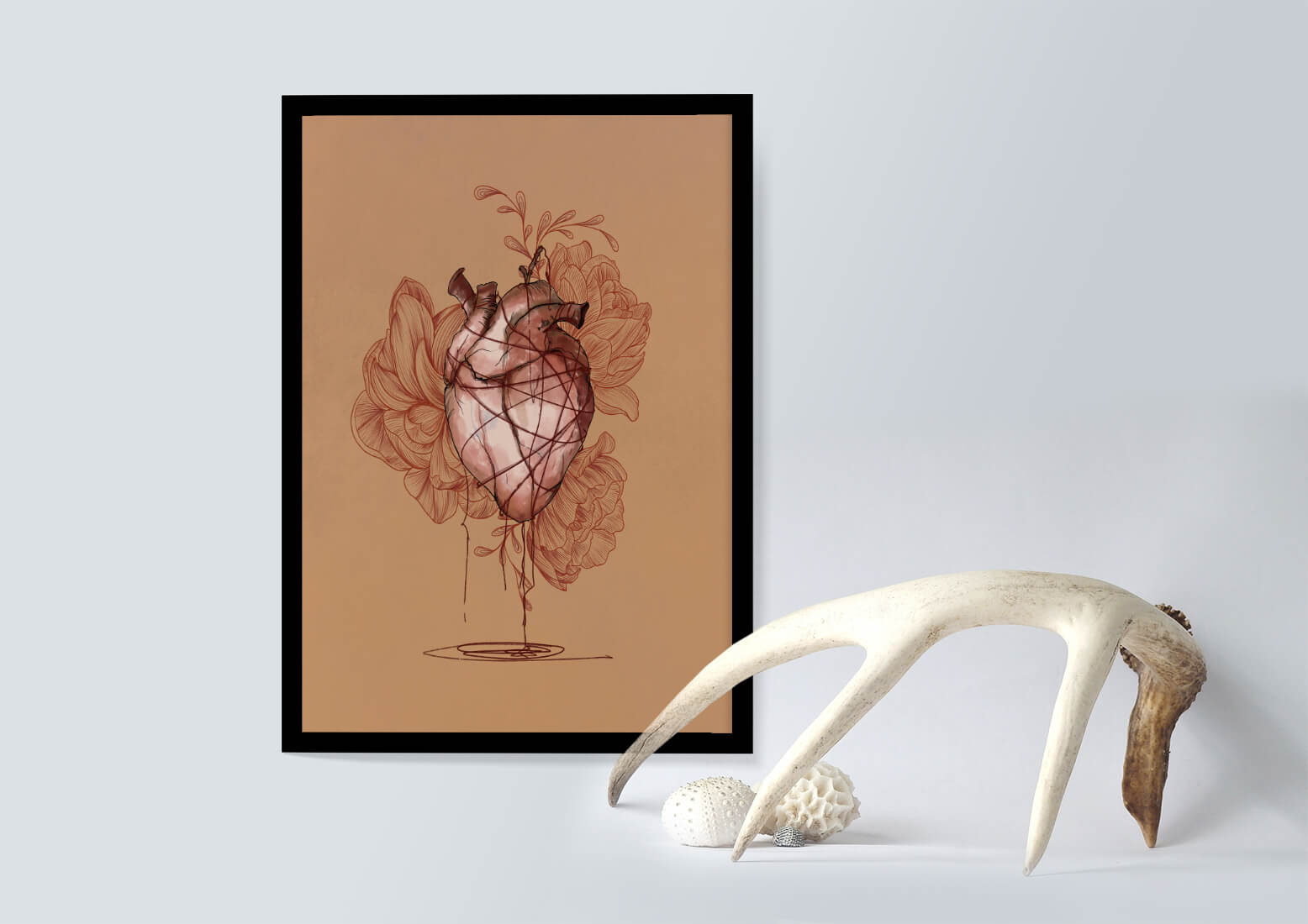 Ilustración detallada de un corazón anatómico con elementos florales sobre un fondo beige.