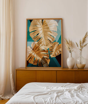 Blätter der Goldenen Monstera auf geometrischem Hintergrund