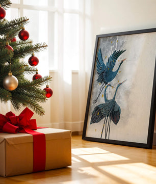 Elegante blaue Kraniche vor einem ruhigen abstrakten Hintergrund mit goldenen Akzenten