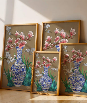 Arreglo floral elegante en un jarrón de porcelana azul y blanco con magnolias