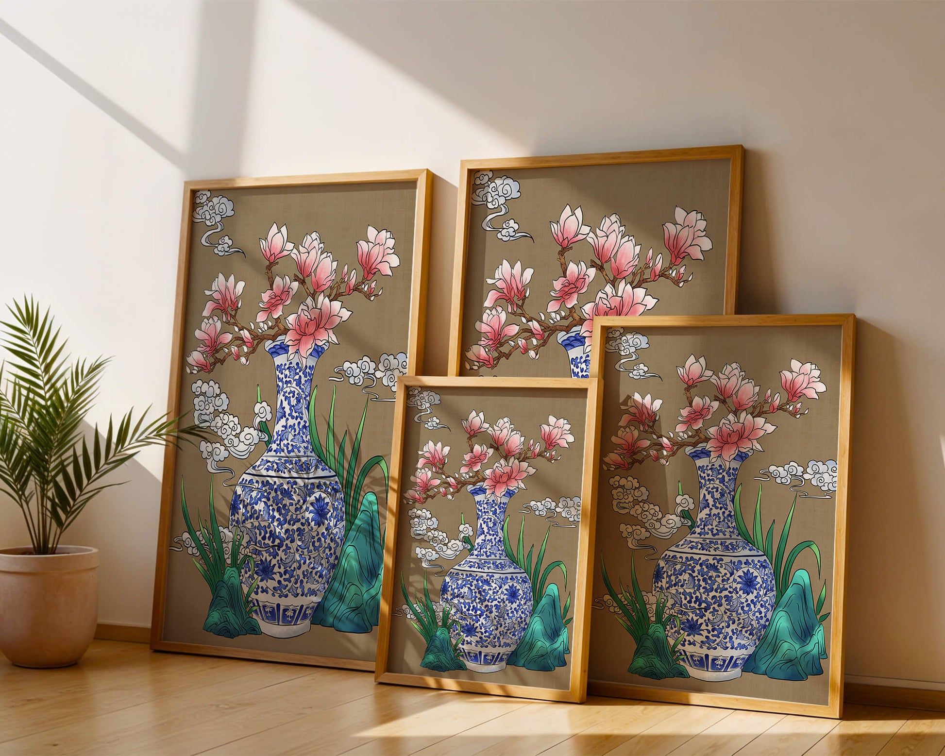 Elegante arreglo floral en jarrón de porcelana azul y blanca con magnolias.