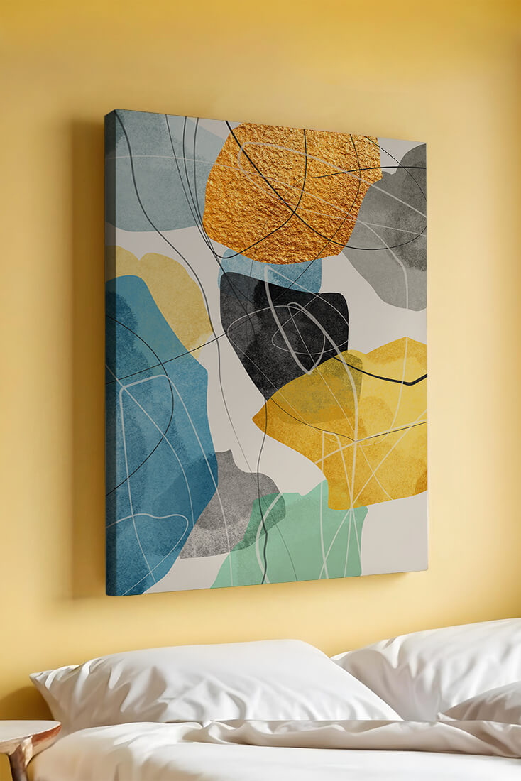 Arte geométrico abstracto con acentos dorados y colores vibrantes
