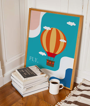Bunte Heißluftballon-Illustration mit Wolken und abstrakten Formen