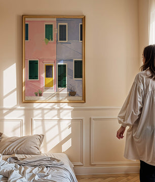 Casas pastel encantadoras con puertas y ventanas coloridas