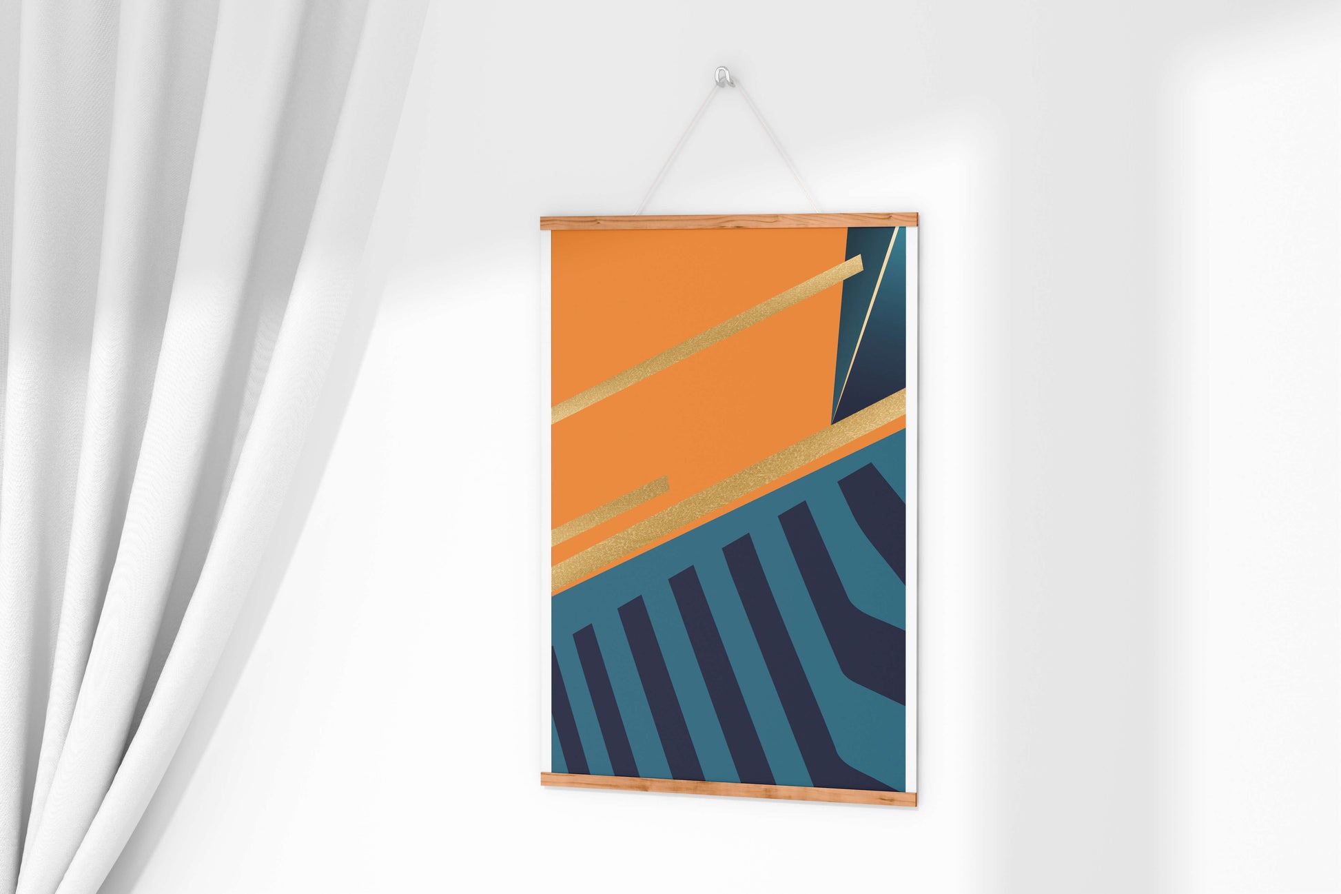 Moderne geometrische Abstraktion mit goldenen Elementen und kräftigen Farben 